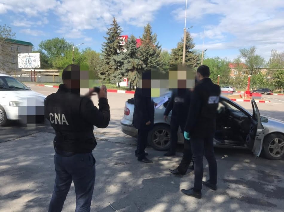 A vrut să corupă un polițist din Cahul cu 6000 lei, dar a fost denunțat la CNA
