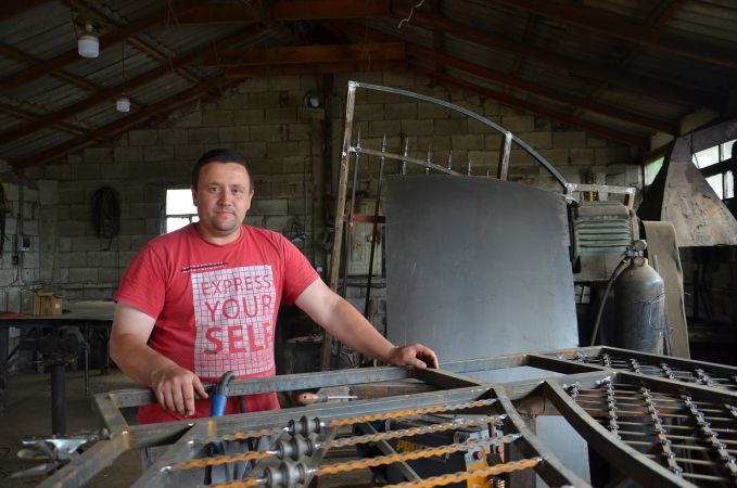 O familie din Cahul şi-au transformat pasiunea pentru fierărit în afacere, graţie suportului financiar al Uniunii Europene
