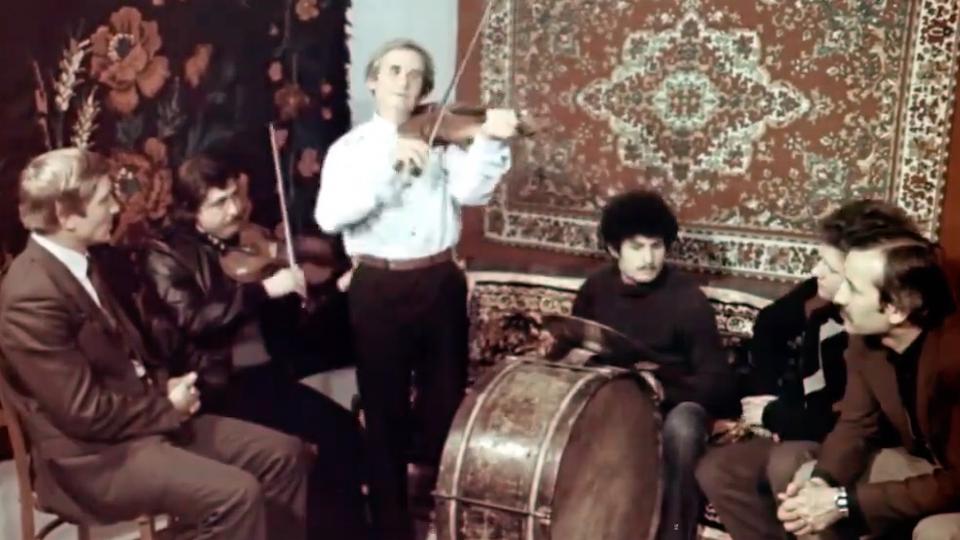 Imagini inedite// Nicolae Botgros și Lăutarii în 1985 la Badicul Moldovenesc
