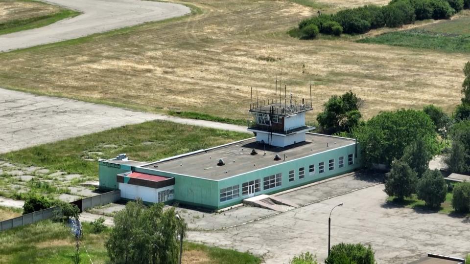 Cahul avea, pe timpuri, un aeroport internațional. A fost cumpărat de un străin, iar primăria îl vrea înapoi /VIDEO