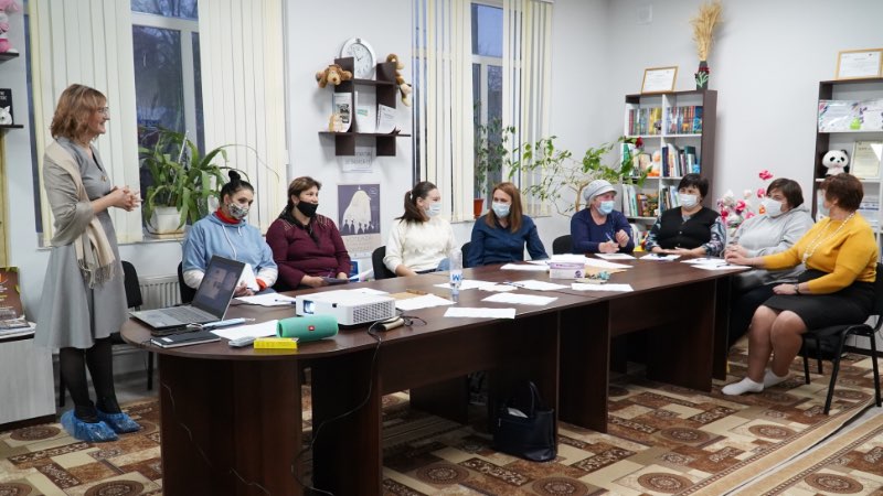 „Nu avem răbdare să ne ascultăm unul pe altul” – la Larga Nouă a fost organizată o discuție despre comunicare nonviolentă și egalitate de drepturi
