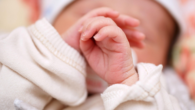 Cum stăm cu natalitatea? Circa 23% copii  sunt născuți în afara căsătoriei