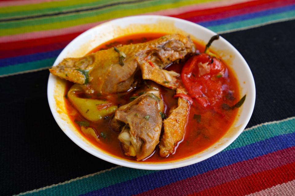 Un deliciu tradițional moldovenesc: Iahnia de pui