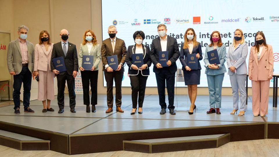 Internet rapid pentru toate școlile din țară