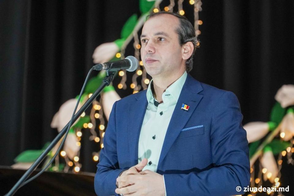 Nicolae Dandiș: ”Cu toții ne dorim să fie pace în țara noastră, în localitatea noastră, să avem o atmosferă și stare de spirit pozitivă în pofida la toate greutățile”