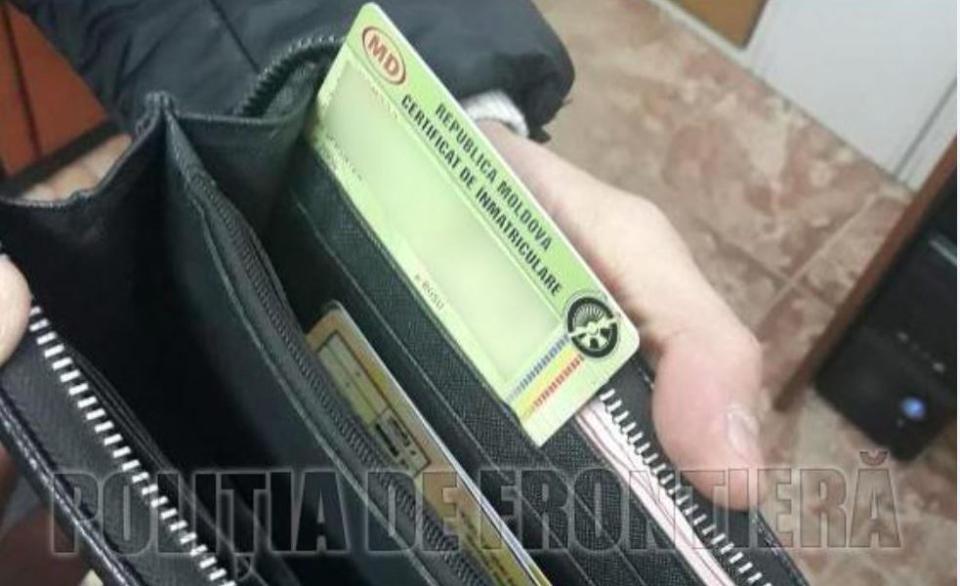 Un șofer din Cahul și-a reutilat ilegal microbuzul dar și a oferit 1000 lei mită pentru certificatul de înmatriculare falsificat