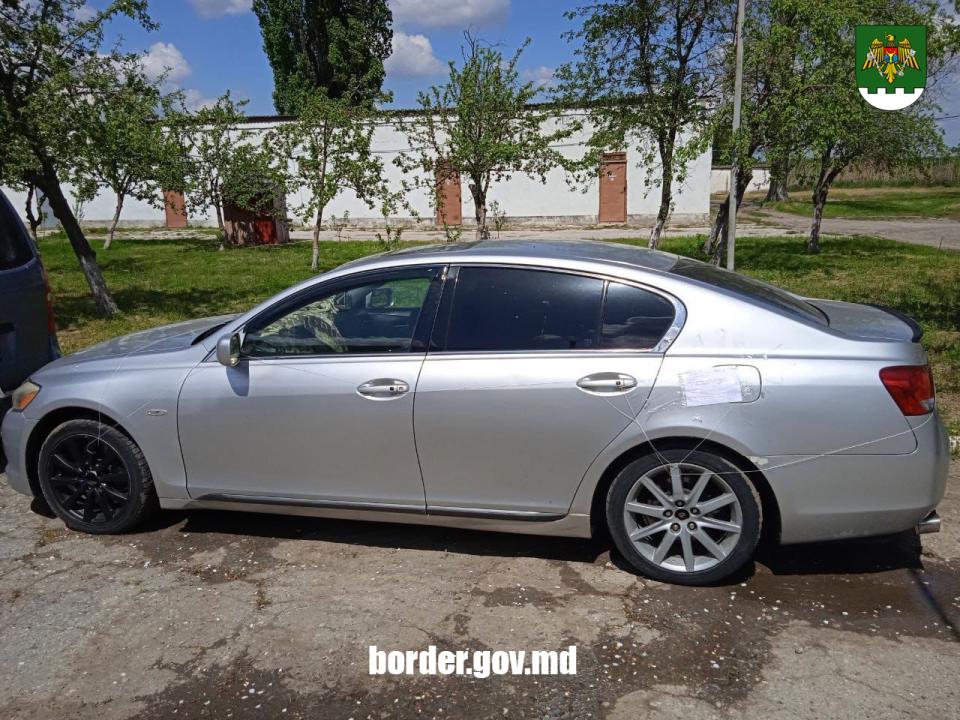 Un automobil Lexus cu certificat de înmatriculare falsificat a fost indisponibilizat la PTF Cahul