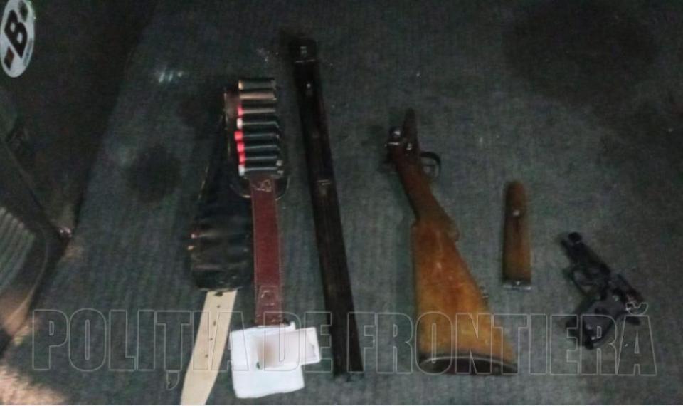Noaptea în zona de frontieră din satul Văleni cu armă deținută ilegal și fără acte de identitate