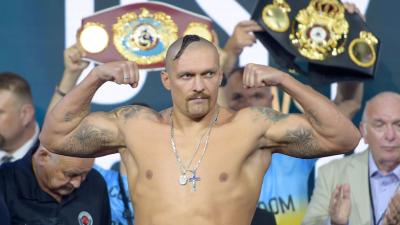 Oleksandr Usyk l-a învins pe Tyson Fury și și-a apărat titlurile mondiale la categoria grea