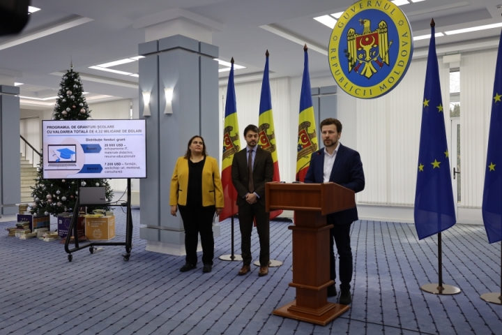 Ministerul Educației și Cercetării lansează un program de 120 de granturi pentru școli, în valoare totală de peste 4,32 milioane de dolari