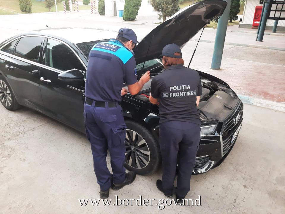 Polițiștii de frontieră au reținut un automobil căutat de INTERPOL