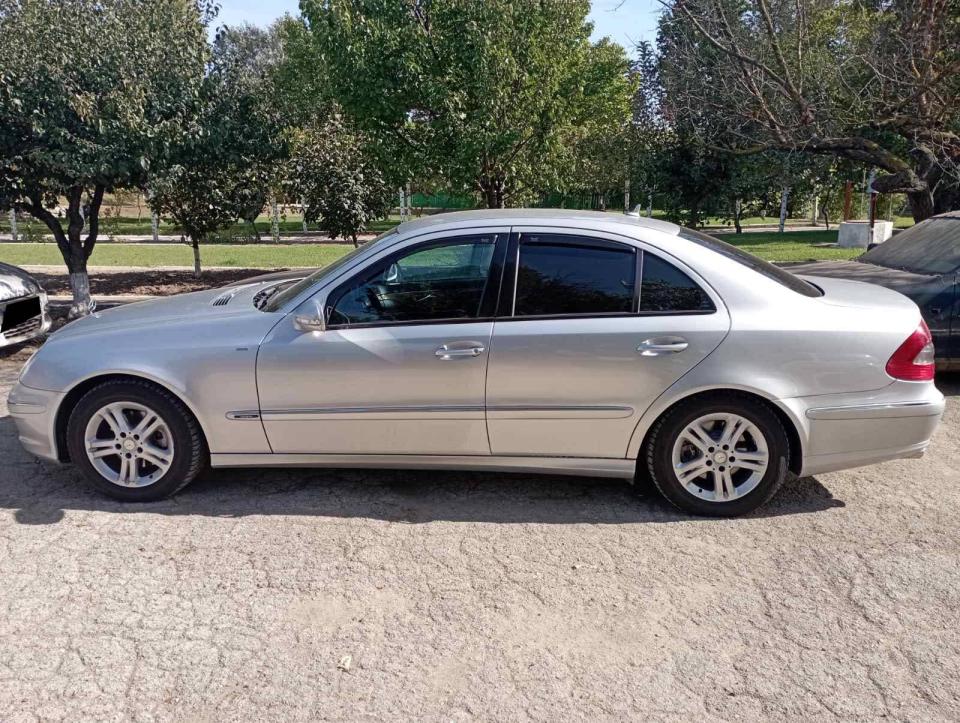Acte falsificate și un automobil căutat de INTERPOL depistate de polițiștii de frontieră ai DR Sud