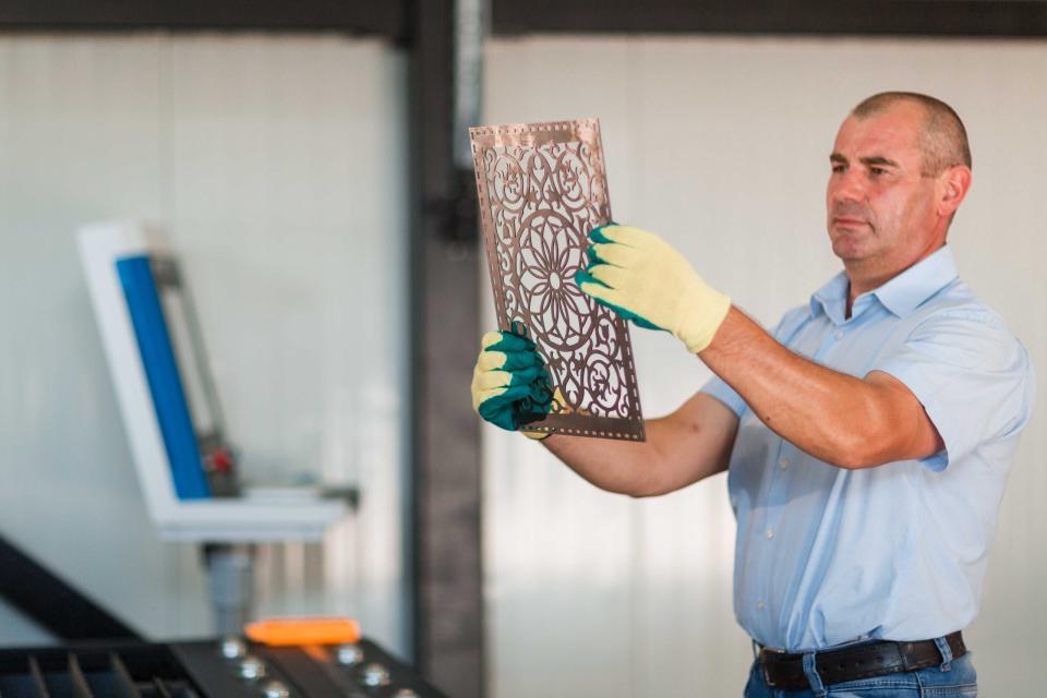 De la porți la produse de decor: Ion Caraja din Cahul redă fierului o nouă viață