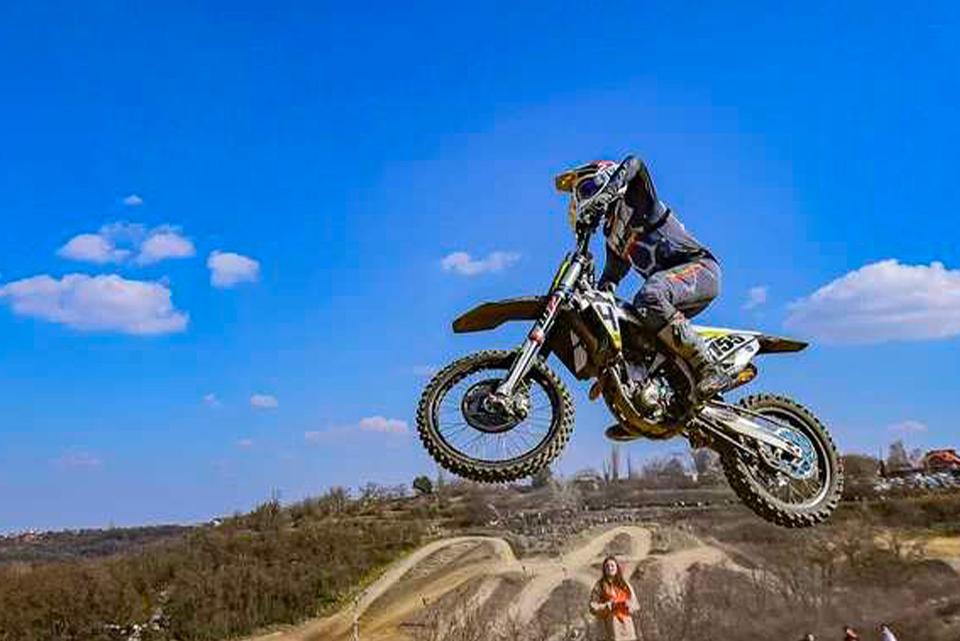 Cahuleanul „zburător”. Maxim Boșcov și dragostea pentru motocros