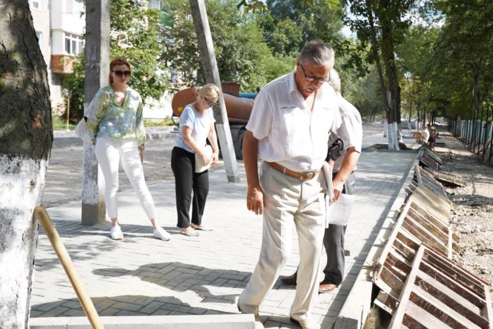 Societatea civilă monitorizează lucrările de reparație a drumurilor și termoizolarea fațadei primăriei Cahul