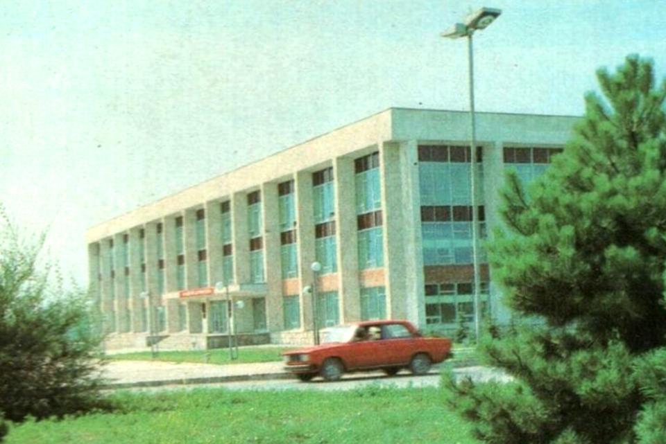 Printre ultimele clădiri a epocii sovietice - Palatul de Cultură din Cahul