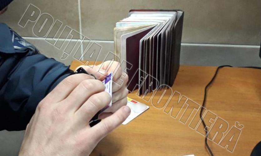 Identificate la frontieră: Un permis de conducere și șapte teste PCR Covid-19 falsificate