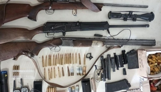 Percheziții la Cahul: Polițiștii au ridicat arme și muniții | VIDEO