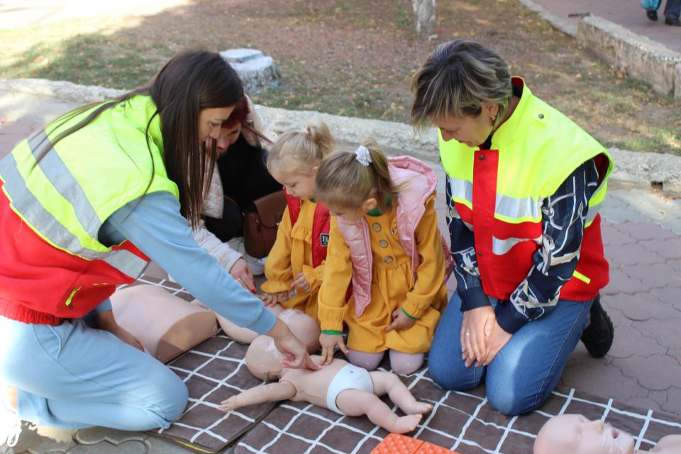 FOTO// Cetățenii din Cahul au fost instruiți să acorde primul ajutor la „Maratonul resuscitării”