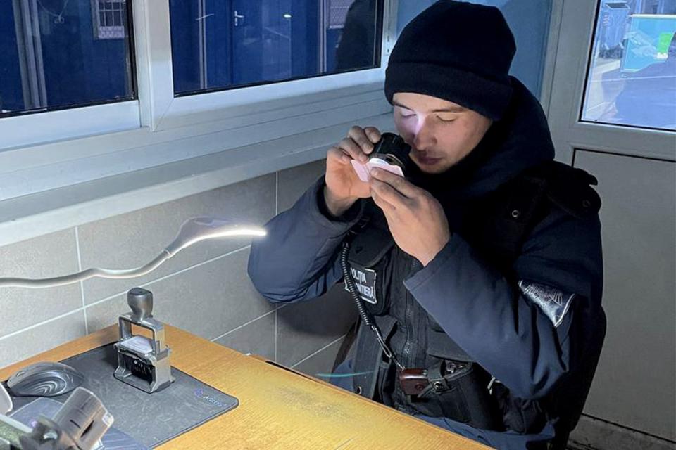 Încă un șofer prins cu permis de conducere falsificat la PTF Cahul