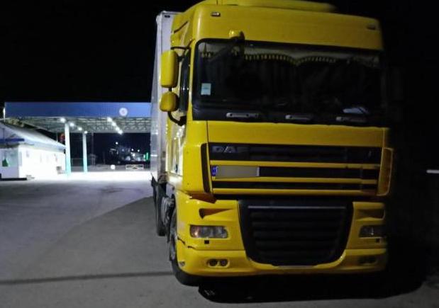 Un șofer de TIR documentat de Polițiștii de Frontieră din Giurgiulești pentru deținerea unui permis de conducere falsificat