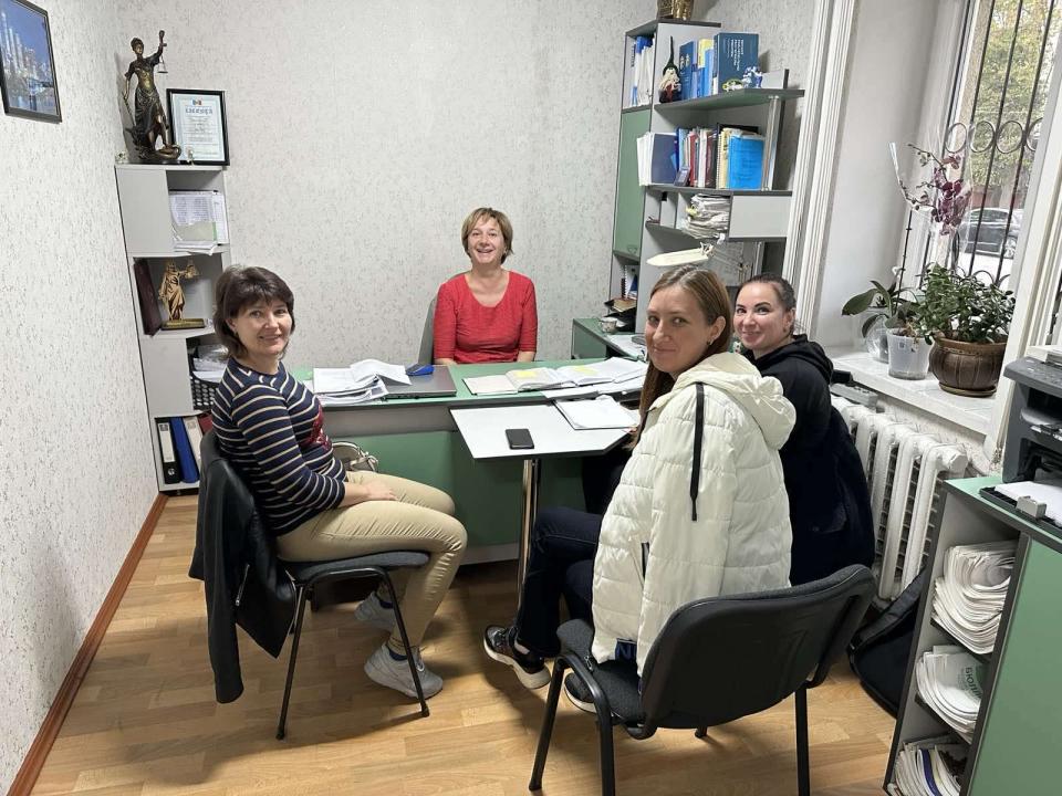 Liderii și liderele comunității ucrainenilor refugiați, instruiți/te cum să-și ajute conaționalii strămutați din cauza războiului