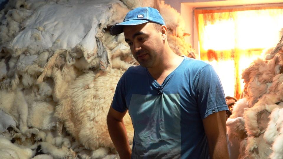Meşterii populari, cu stocurile pline şi fără vânzări, din cauza pandemiei