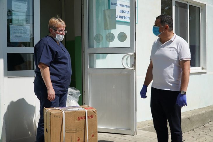 Doi deputați au donat Spitalului din Cahul un concentrator de oxigen //VIDEO