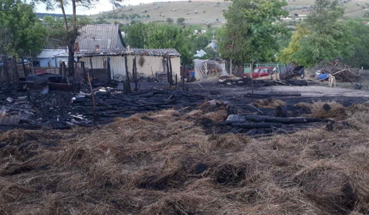 Jocul copiilor cu focul a provocat un incendiu în localitatea Cazangic raionul Leova /FOTO