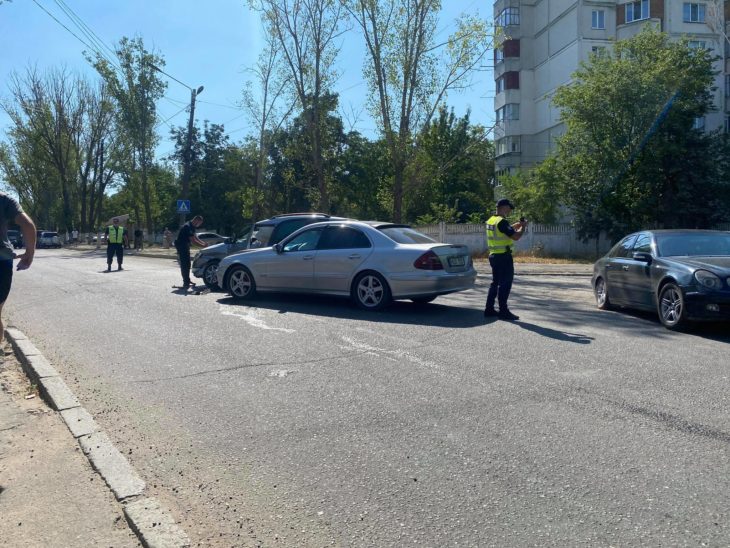 Două automobile au fost implicate într-un accident la o intersecție de lângă Gara Auto din Cahul / FOTO