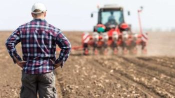 Agricultorii pot solicita subvenții în avans pentru proiectele de îmbunătățire, ameliorare și protecție a solului
