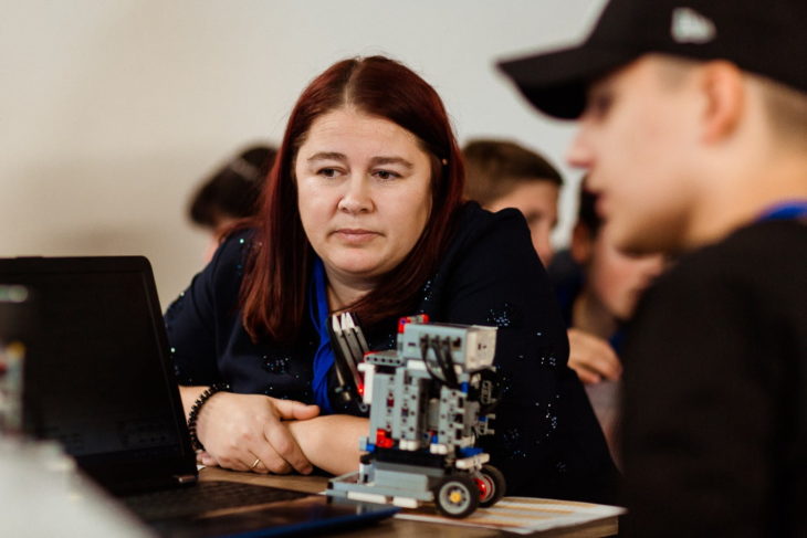 În pas cu tehnologiile moderne, Olga Neculseanu crește generații pentru profesiile viitorului