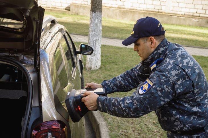 Serviciului Vamal va folosi 4 echipamente portabile de detectare cu raze X, pentru identificarea mărfurilor ascunse în locuri special adaptate