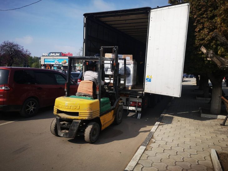 Un camion cu produse alimentare, medicamente și produse de igienă a ajuns la Cahul din Cluj – Napoca