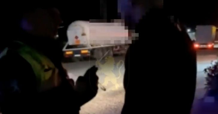 Un șofer din raionul Cahul prins beat la volan și a încercat să mituiască polițiștii cu 300 euro /VIDEO