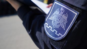 O angajată a Poliției de frontieră a fost împușcată de un coleg, din neatenție, în picior