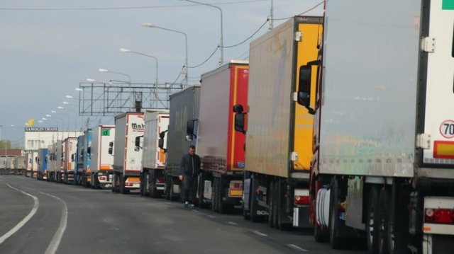 Doi șoferi de camion, depistați cu permisele de conducere falsificate la punctele de trecere din Giurgiulești