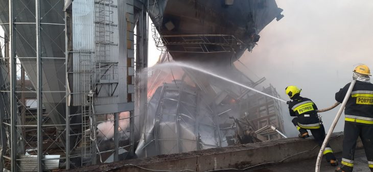 Precizările Danube Logistics şi Trans-Oil despre incendiul violent care a avut loc în Portul Giurgiuleşti