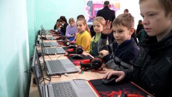 Peste 50 de copii refugiați în Cahul vor putea frecventa online școala ucraineană în condiții mai bune //VIDEO