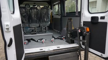 Încă un microbuz adaptat pentru transportul persoanelor cu nevoi speciale, donat la Cahul