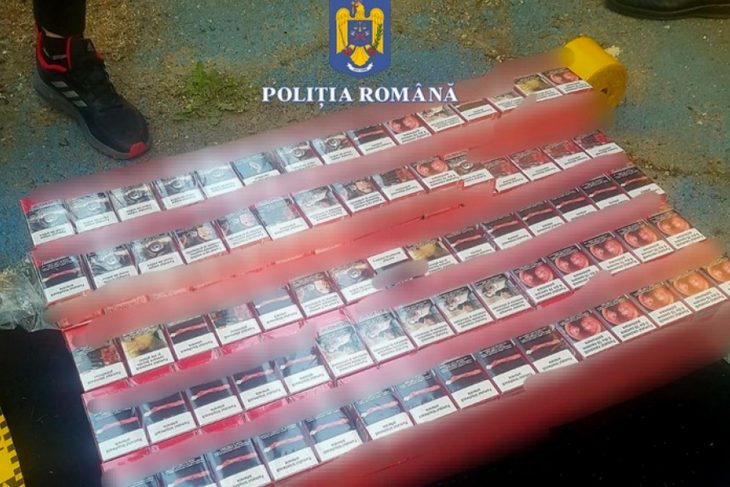 Țigări de contrabandă, descoperite în trafic de polițiștii români la 40 km de Cahul