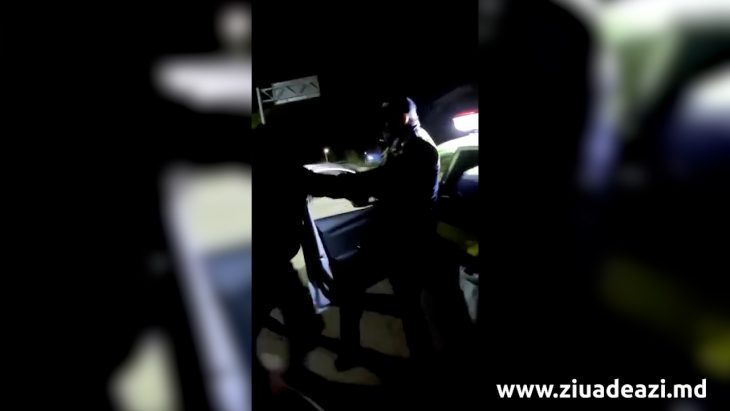 VIDEO// Un polițist din  Cahul a fost luat la pumni de un individ în s. Burlăceni