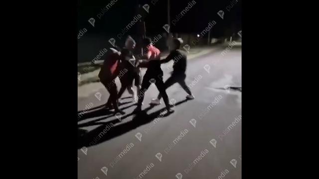 Tânăr atacat în haită de cinci indivizi și lăsat fără Mercedes, la Cahul