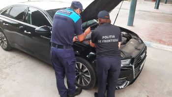 Polițiștii de frontieră au reținut un automobil căutat de INTERPOL