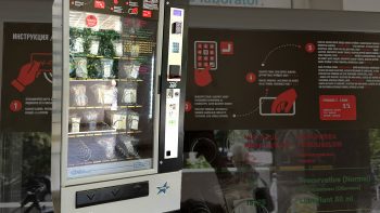 FOTO// Seringi, contraceptive și lubrifianți gratis, la automat, pentru prevenirea infecției HIV în raionul Cahul