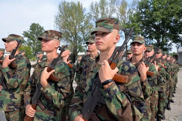 Peste 300 de tineri au depus jurământul militar la Cahul și poligonul de la Bulboaca