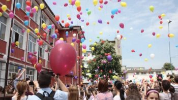 Ecologiștii îndeamnă să se renunțe la folosirea baloanelor la început de an școlar