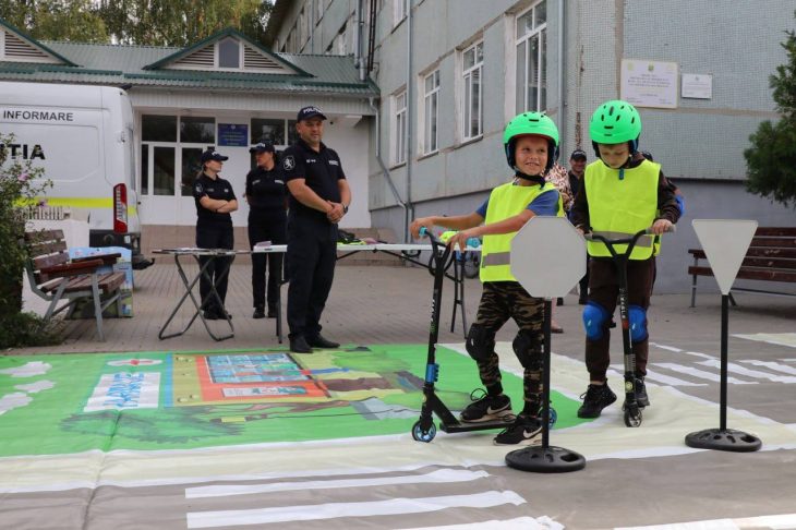 Copiii din s. Brînza au primit lecții de siguranță rutieră de la poliția din Cahul
