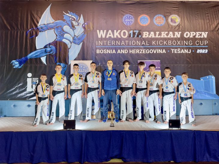 RIBAKOV TEAM are 8 campioni Balcanici la Kickboxing