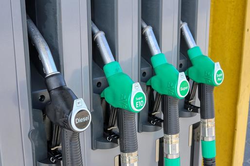 Pe parcursul ultimelor două luni, prețurile la carburanți au scăzut cu peste 3 lei